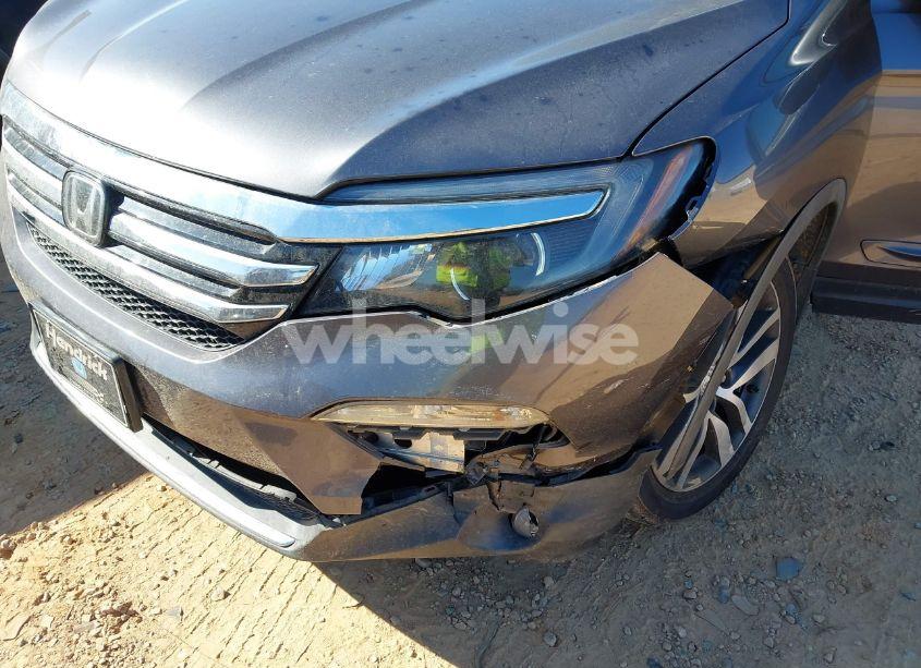 Photo 6 of 2017 Honda Pilot TOURING (VIN 5FNYF5H92HB038893)