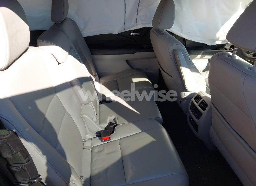 Photo 8 of 2017 Honda Pilot TOURING (VIN 5FNYF5H92HB038893)