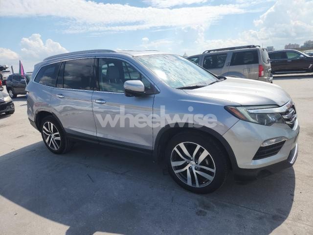 Photo 12 of 2018 HONDA PILOT TOURING N/A (VIN 5FNYF5H92JB006113)