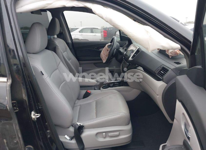 Photo 5 of 2016 Honda Pilot TOURING (VIN 5FNYF5H93GB005898)