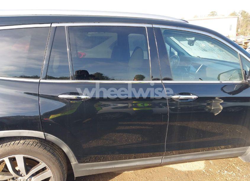 Photo 13 of 2016 Honda Pilot TOURING (VIN 5FNYF5H93GB031210)