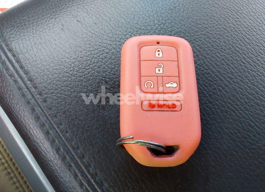 Photo 11 of 2016 Honda Pilot TOURING (VIN 5FNYF5H93GB054678)