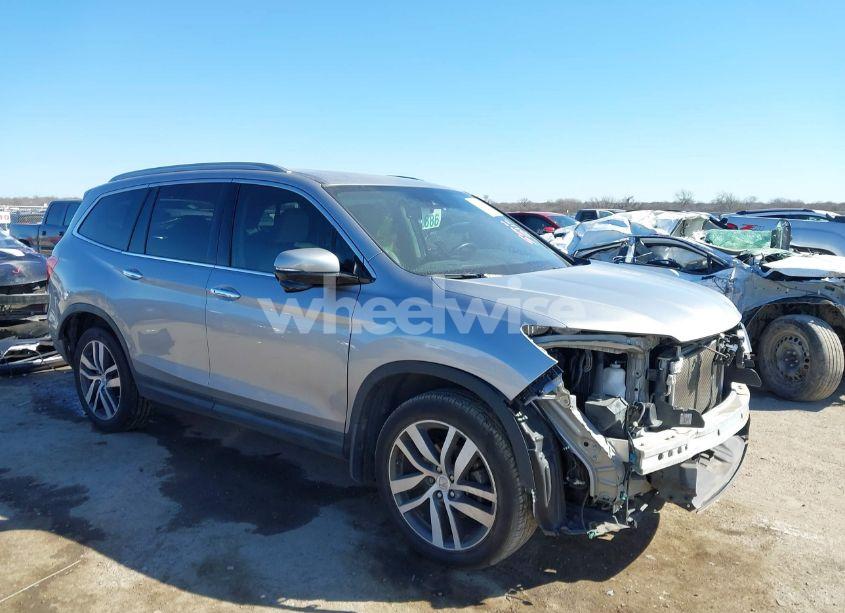2017 Honda Pilot TOURING (VIN 5FNYF5H93HB008088) main photo