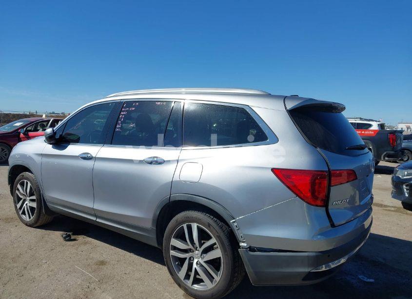 Photo 3 of 2017 Honda Pilot TOURING (VIN 5FNYF5H93HB008088)