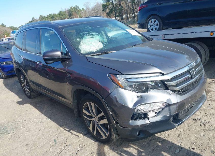 2018 Honda Pilot TOURING (VIN 5FNYF5H93JB004788) main photo