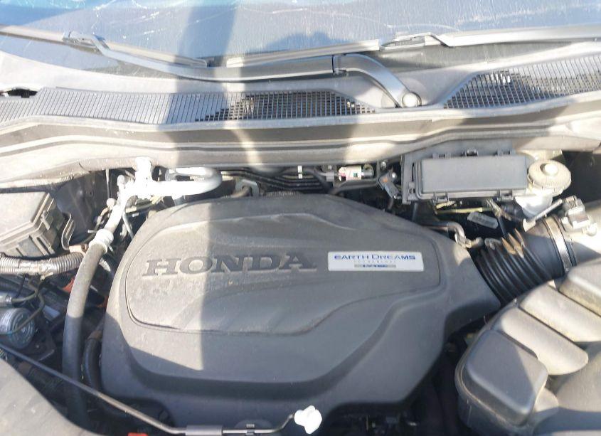 Photo 10 of 2018 Honda Pilot TOURING (VIN 5FNYF5H93JB004788)