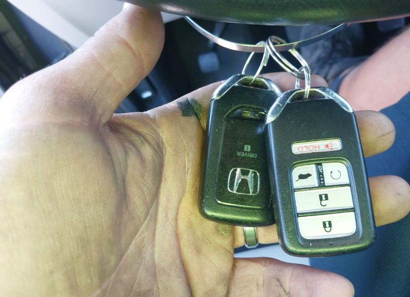 Photo 11 of 2018 Honda Pilot TOURING (VIN 5FNYF5H93JB004788)