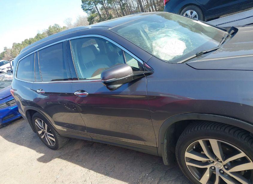 Photo 13 of 2018 Honda Pilot TOURING (VIN 5FNYF5H93JB004788)