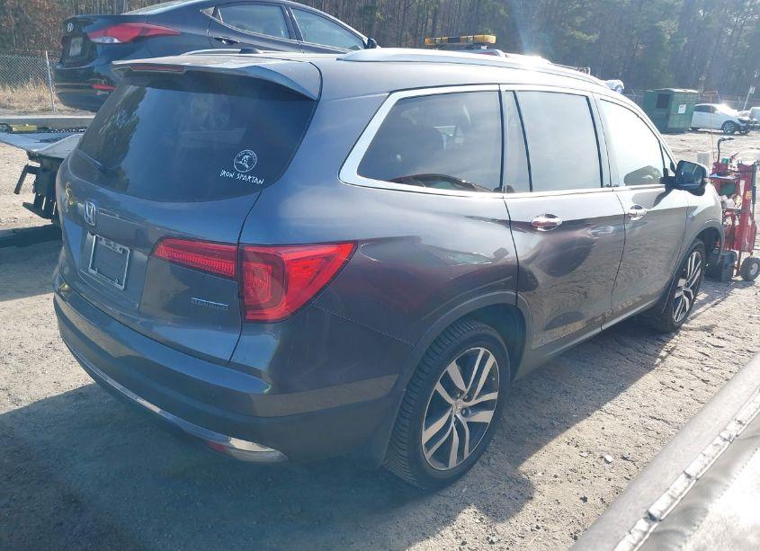 Photo 4 of 2018 Honda Pilot TOURING (VIN 5FNYF5H93JB004788)