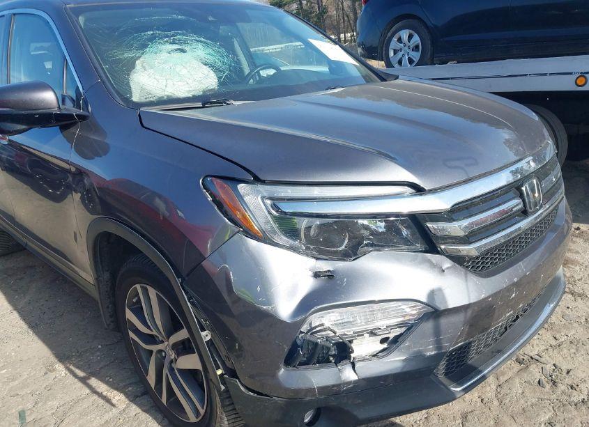 Photo 6 of 2018 Honda Pilot TOURING (VIN 5FNYF5H93JB004788)