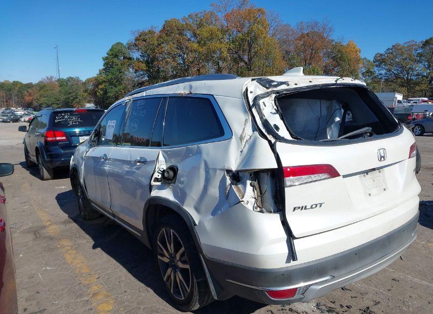 Photo 3 of 2019 Honda Pilot TOURING (VIN 5FNYF5H93KB017574)