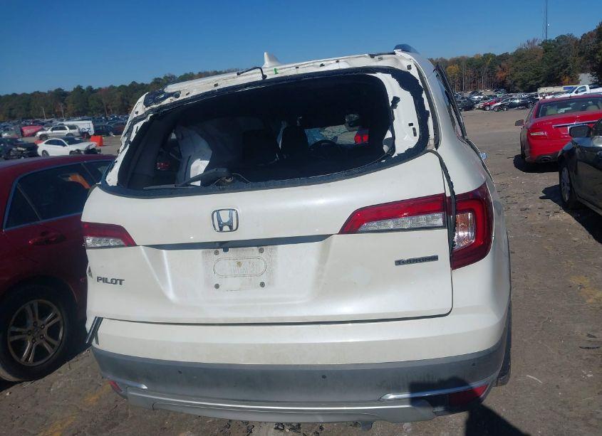 Photo 6 of 2019 Honda Pilot TOURING (VIN 5FNYF5H93KB017574)