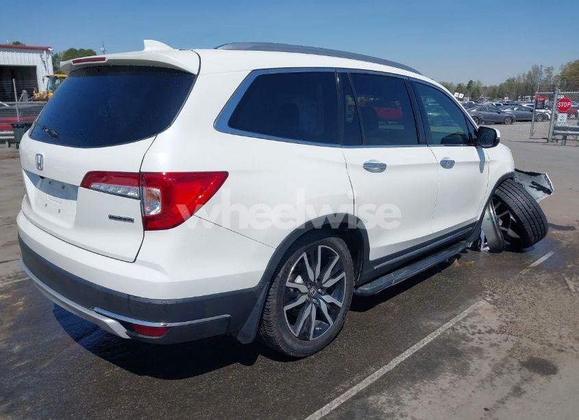 Photo 4 of 2019 Honda Pilot TOURING (VIN 5FNYF5H93KB021978)