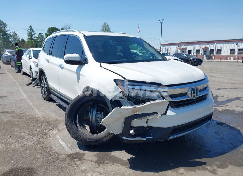 Photo 6 of 2019 Honda Pilot TOURING (VIN 5FNYF5H93KB021978)