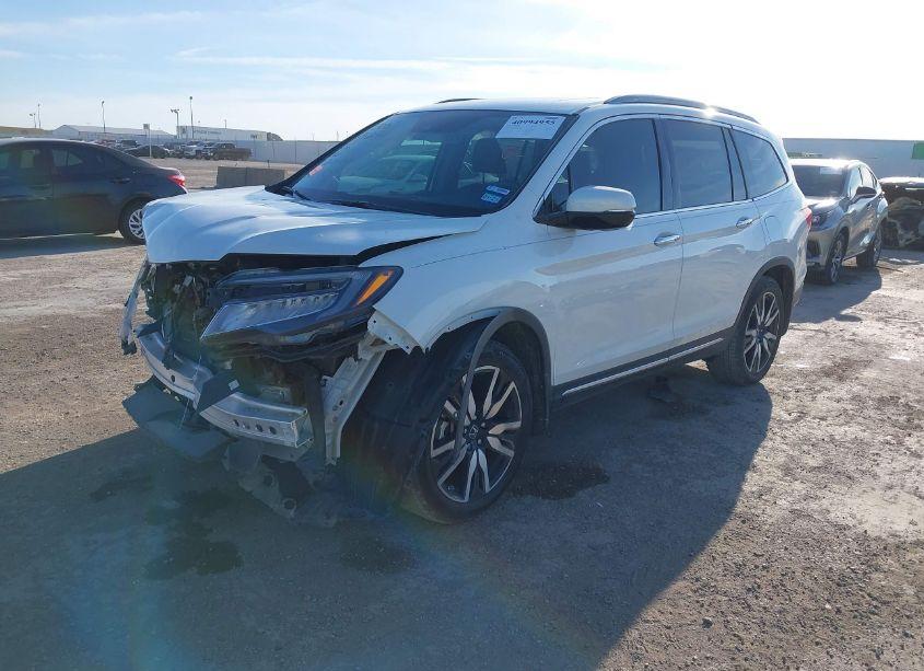 Photo 2 of 2020 Honda Pilot 2WD TOURING 8 PASSENGER (VIN 5FNYF5H93LB009587)