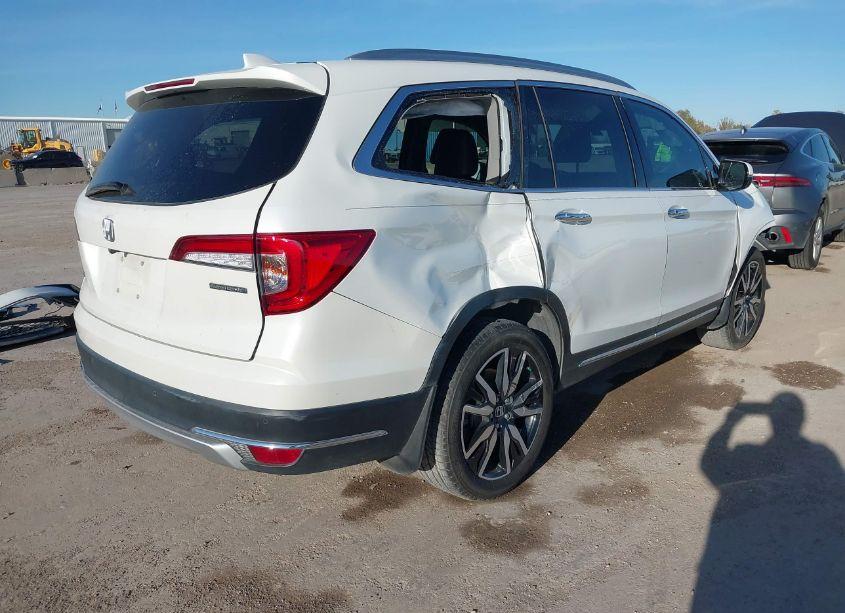 Photo 4 of 2020 Honda Pilot 2WD TOURING 8 PASSENGER (VIN 5FNYF5H93LB009587)