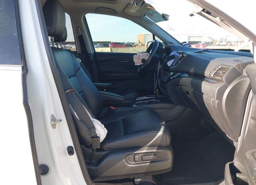 Photo 5 of 2020 Honda Pilot 2WD TOURING 8 PASSENGER (VIN 5FNYF5H93LB009587)