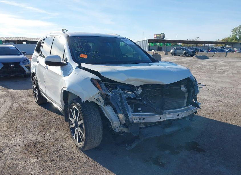 Photo 6 of 2020 Honda Pilot 2WD TOURING 8 PASSENGER (VIN 5FNYF5H93LB009587)