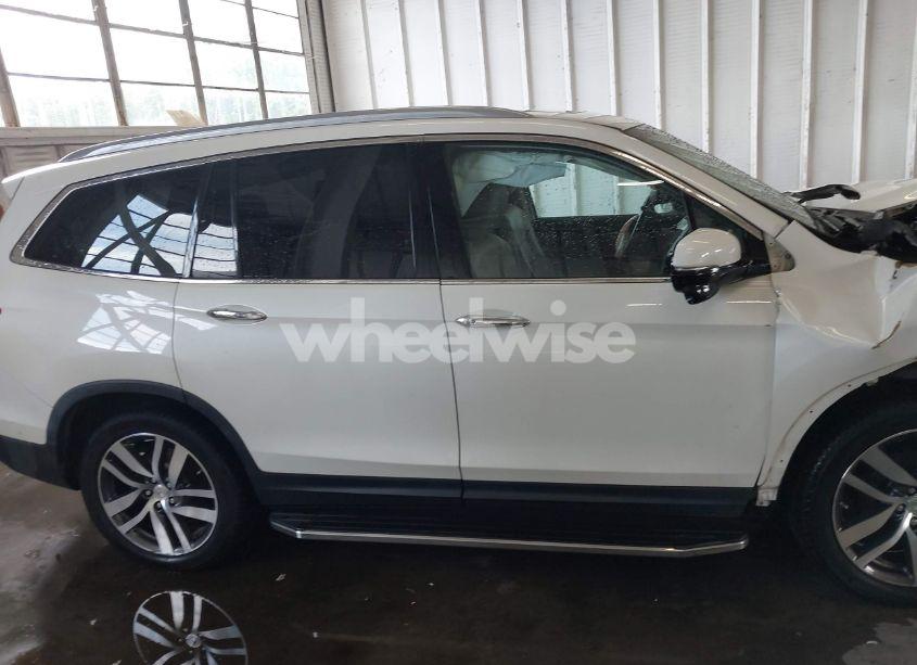 Photo 13 of 2016 Honda Pilot TOURING (VIN 5FNYF5H94GB023522)