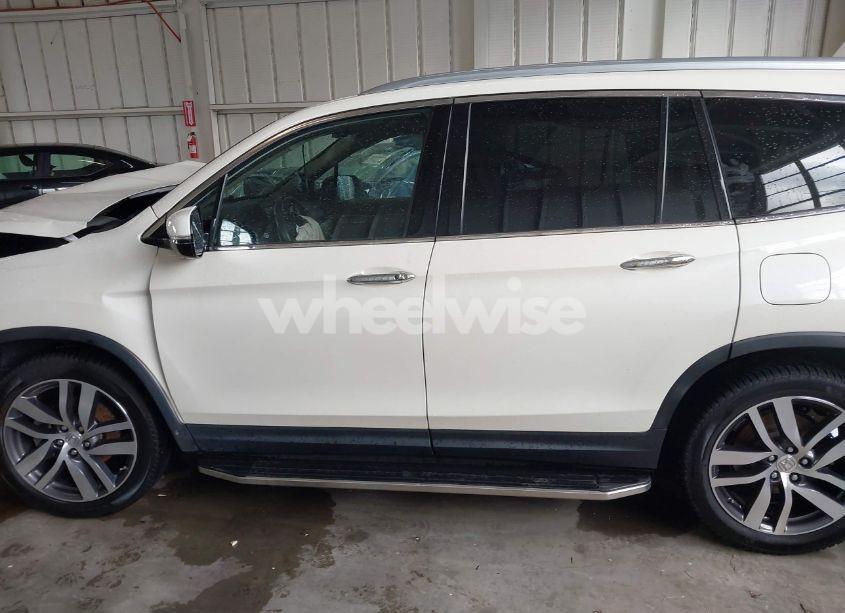 Photo 14 of 2016 Honda Pilot TOURING (VIN 5FNYF5H94GB023522)
