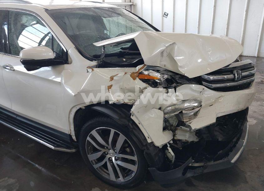 Photo 17 of 2016 Honda Pilot TOURING (VIN 5FNYF5H94GB023522)