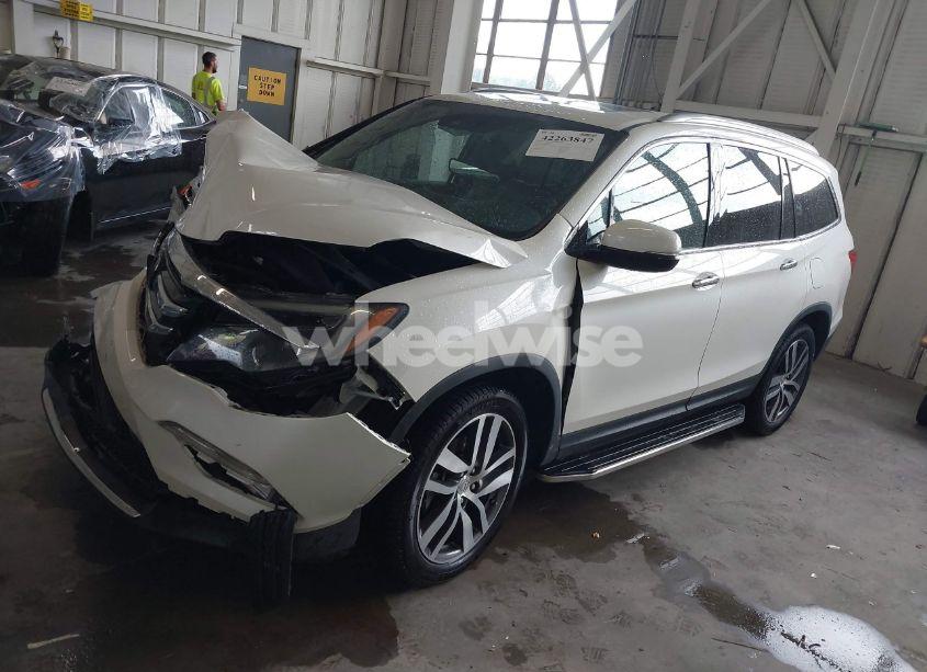 Photo 2 of 2016 Honda Pilot TOURING (VIN 5FNYF5H94GB023522)