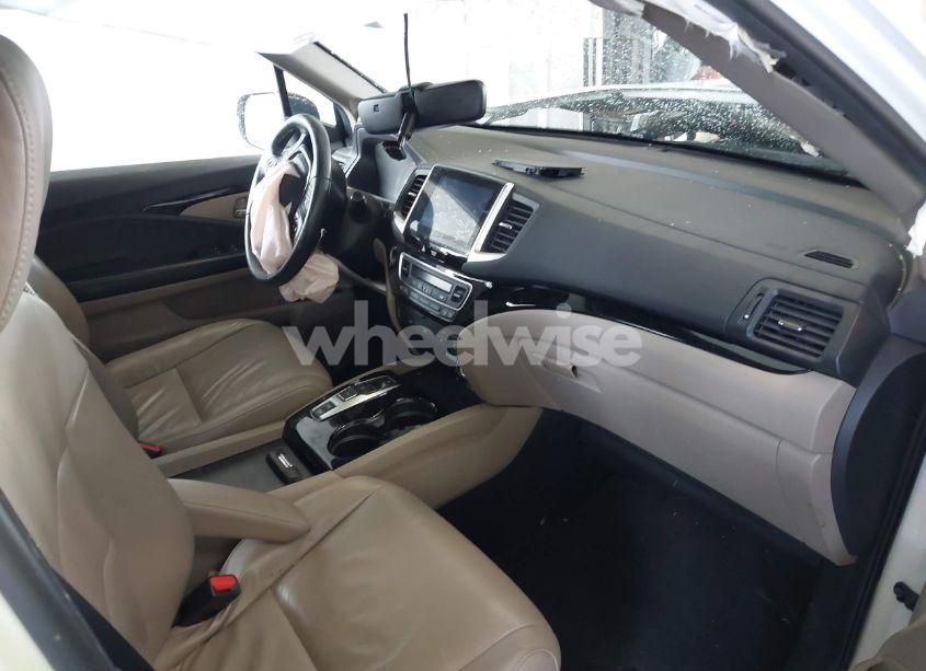 Photo 5 of 2016 Honda Pilot TOURING (VIN 5FNYF5H94GB023522)