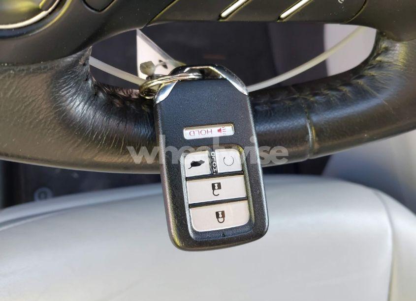 Photo 11 of 2016 Honda Pilot TOURING (VIN 5FNYF5H94GB037310)