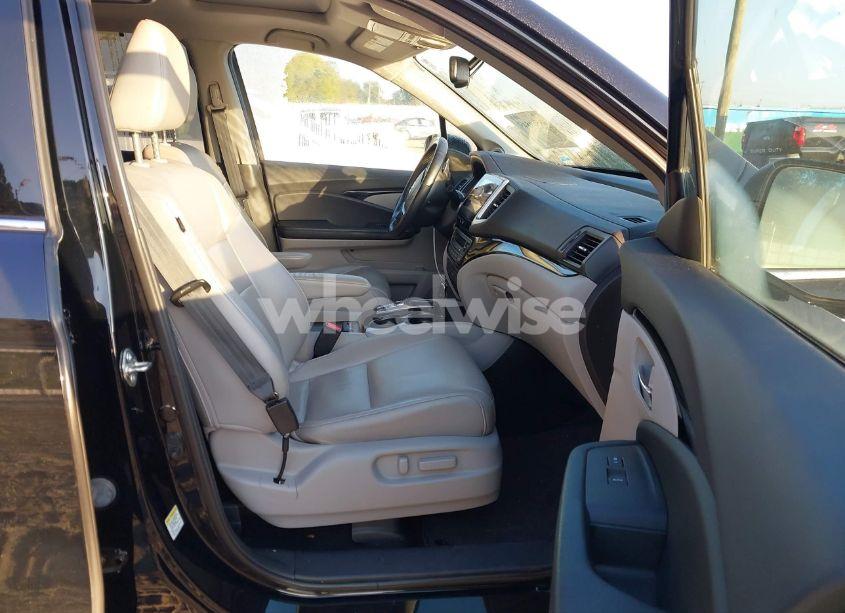 Photo 5 of 2016 Honda Pilot TOURING (VIN 5FNYF5H94GB037310)