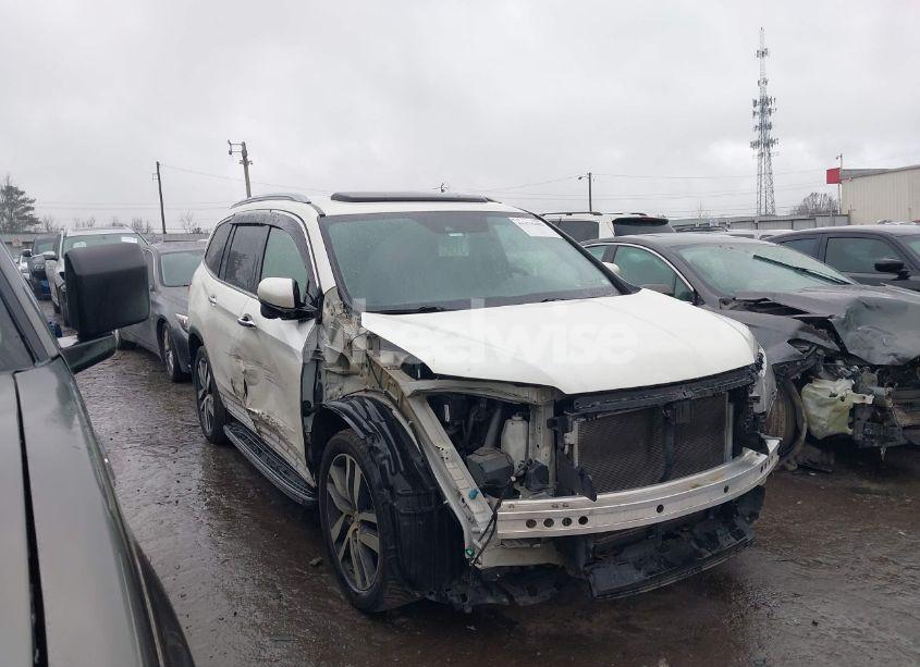 2017 Honda Pilot TOURING (VIN 5FNYF5H94HB005653) main photo