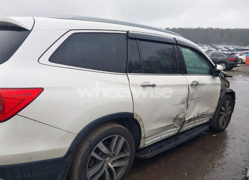 Photo 13 of 2017 Honda Pilot TOURING (VIN 5FNYF5H94HB005653)