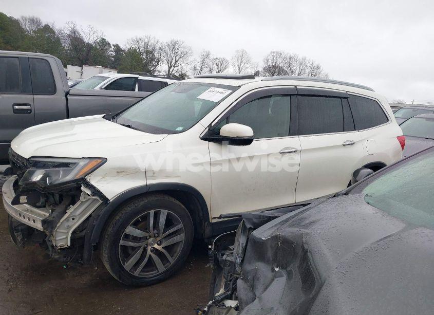 Photo 14 of 2017 Honda Pilot TOURING (VIN 5FNYF5H94HB005653)