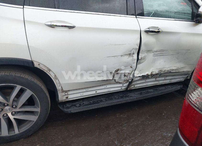 Photo 19 of 2017 Honda Pilot TOURING (VIN 5FNYF5H94HB005653)