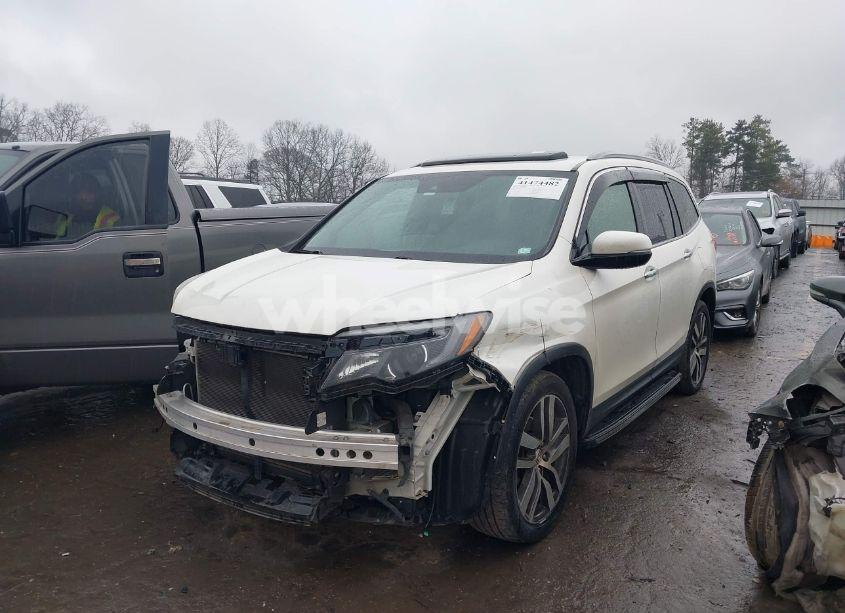 Photo 2 of 2017 Honda Pilot TOURING (VIN 5FNYF5H94HB005653)