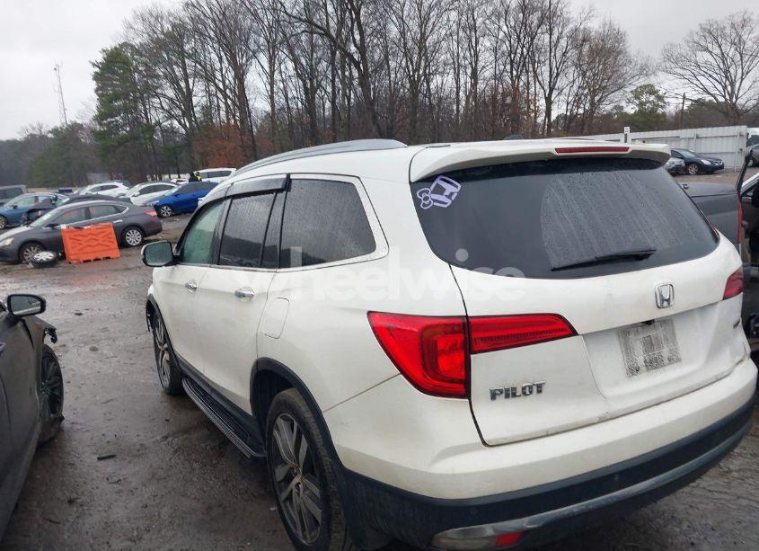 Photo 3 of 2017 Honda Pilot TOURING (VIN 5FNYF5H94HB005653)