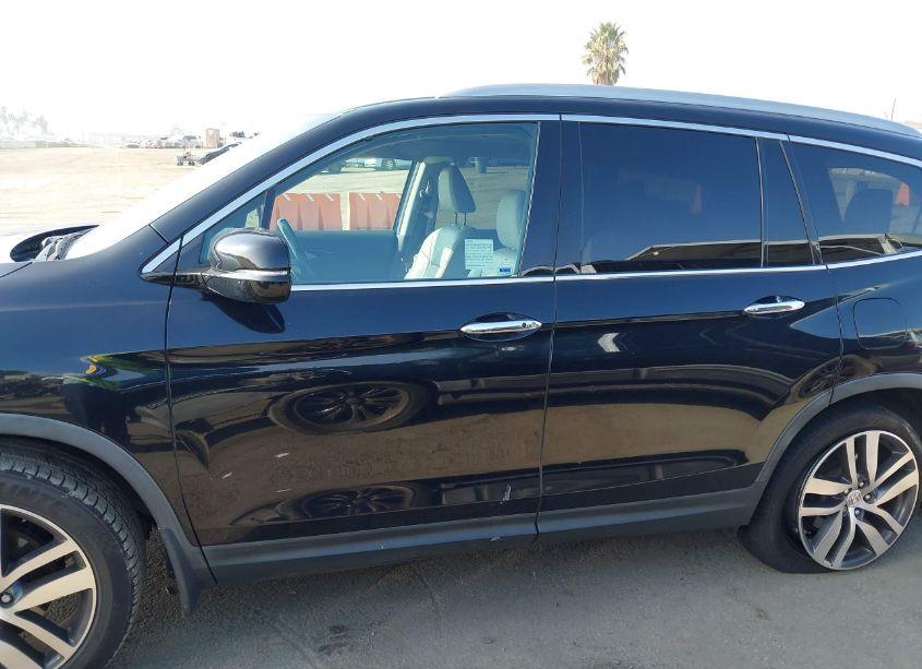 Photo 14 of 2016 Honda Pilot TOURING (VIN 5FNYF5H95GB005885)
