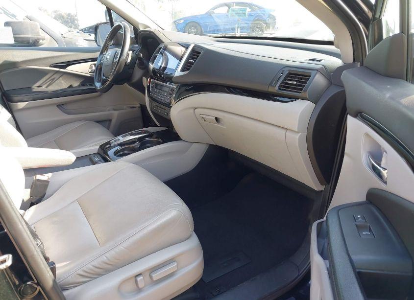 Photo 5 of 2016 Honda Pilot TOURING (VIN 5FNYF5H95GB005885)