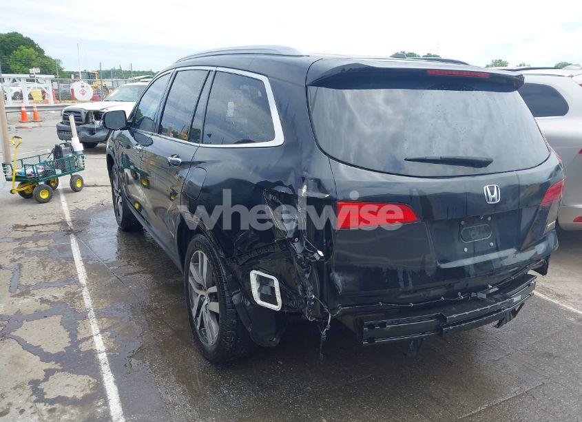 Photo 3 of 2016 Honda Pilot TOURING (VIN 5FNYF5H95GB013971)
