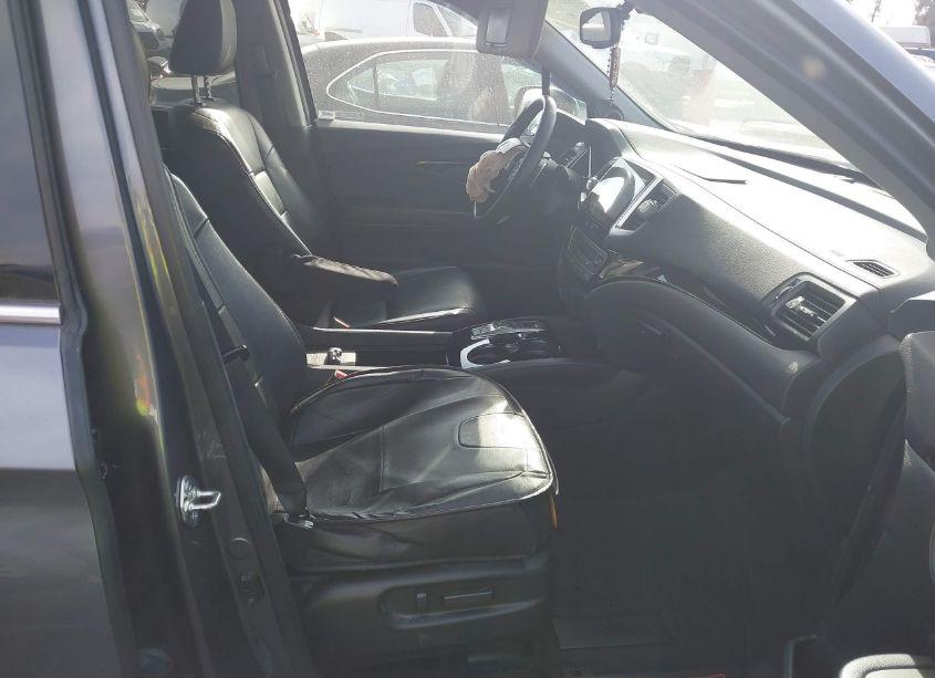 Photo 5 of 2016 Honda Pilot TOURING (VIN 5FNYF5H95GB050907)