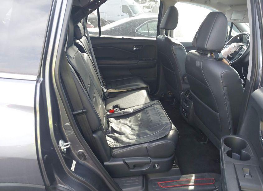 Photo 8 of 2016 Honda Pilot TOURING (VIN 5FNYF5H95GB050907)