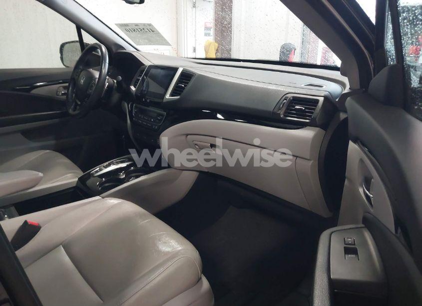 Photo 5 of 2016 Honda Pilot TOURING (VIN 5FNYF5H95GB053323)