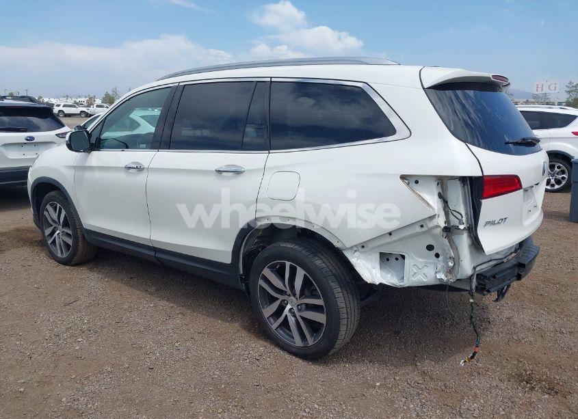 Photo 3 of 2017 Honda Pilot TOURING (VIN 5FNYF5H95HB042632)
