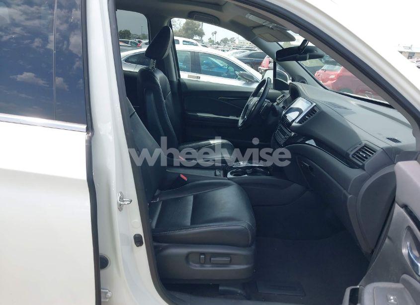 Photo 5 of 2017 Honda Pilot TOURING (VIN 5FNYF5H95HB042632)