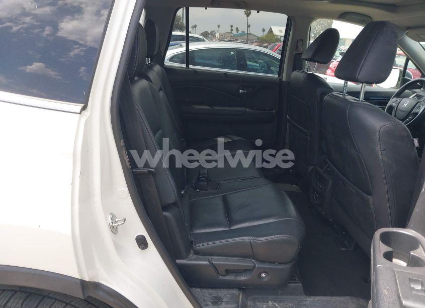 Photo 8 of 2017 Honda Pilot TOURING (VIN 5FNYF5H95HB042632)