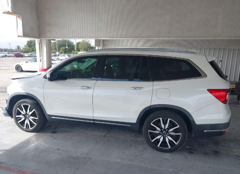 Photo 15 of 2019 Honda Pilot TOURING (VIN 5FNYF5H95KB000484)