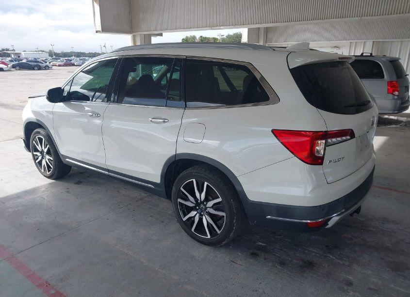 Photo 3 of 2019 Honda Pilot TOURING (VIN 5FNYF5H95KB000484)