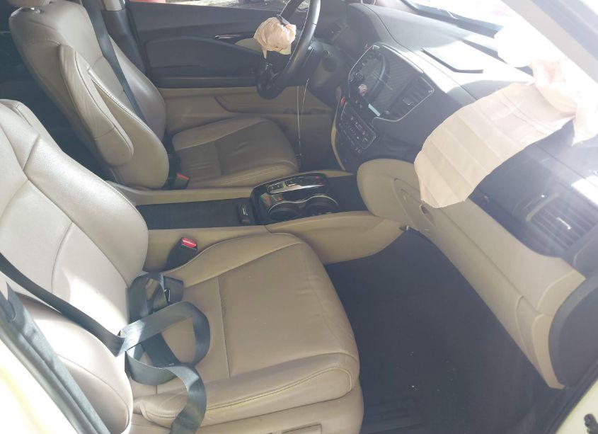 Photo 5 of 2019 Honda Pilot TOURING (VIN 5FNYF5H95KB000484)