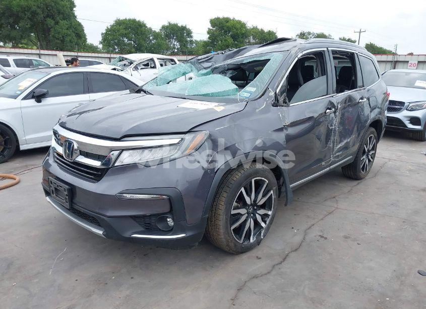 Photo 2 of 2019 Honda Pilot TOURING (VIN 5FNYF5H95KB033615)