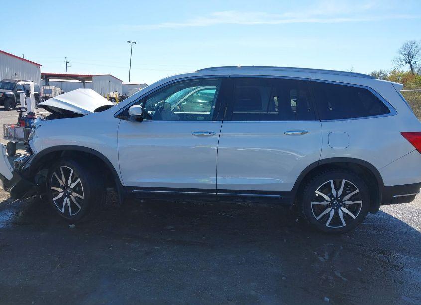 Photo 14 of 2021 Honda Pilot 2WD TOURING 8 PASSENGER (VIN 5FNYF5H95MB014159)