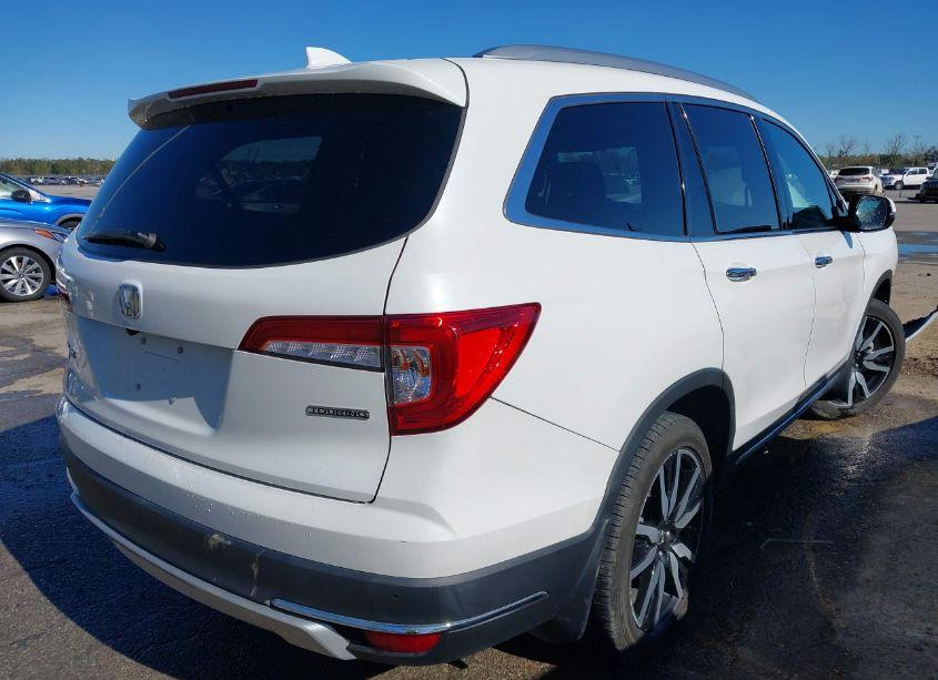 Photo 4 of 2021 Honda Pilot 2WD TOURING 8 PASSENGER (VIN 5FNYF5H95MB014159)